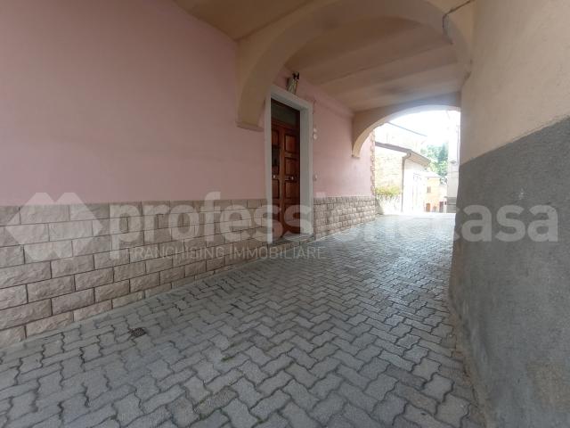 Casa indipendente in vendita a Castel del Giudice