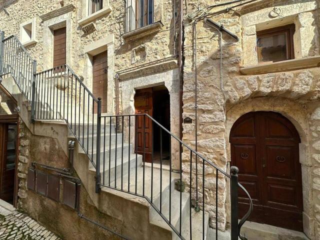 Casa indipendente in vendita a Castel Del Monte
