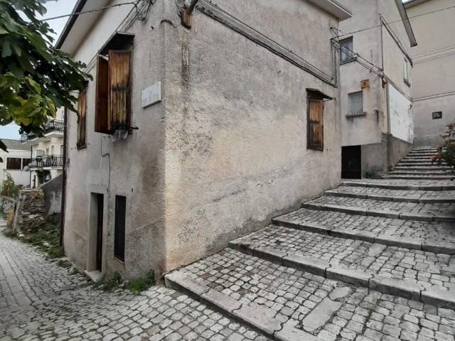 Casa indipendente in vendita a Castel di Sangro AQ