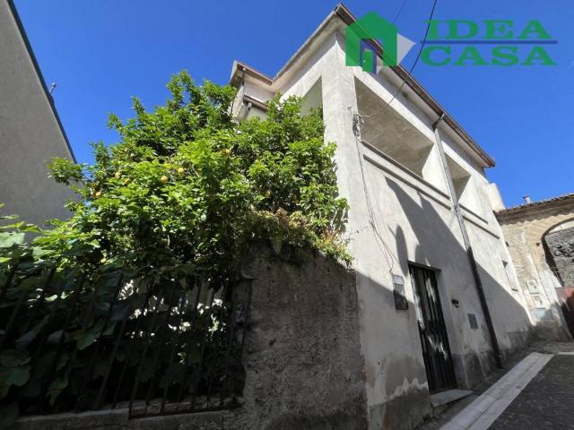 Casa indipendente in vendita a Castel di Sasso CE