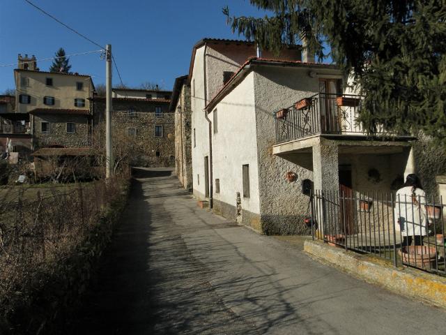 CASA INDIPENDENTE in VENDITA a CASTEL FOCOGNANO LA ZENNA di 5 vani