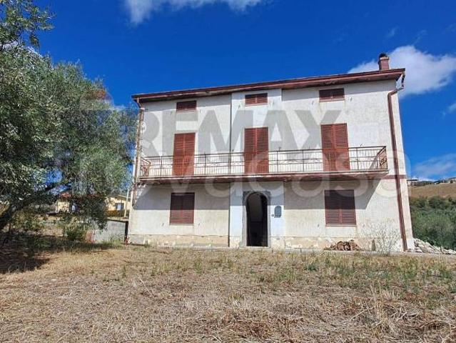 Casa indipendente in vendita a Castel Frentano via Clementi, 5