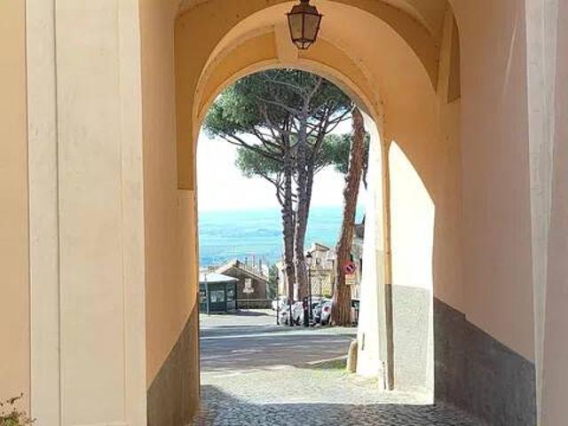 Casa indipendente in vendita a Castel Gandolfo RM