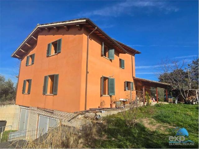 Casa indipendente in vendita a Castel Ritaldi PG