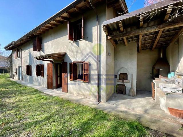 Casa indipendente in vendita a Castel San Giovanni PC