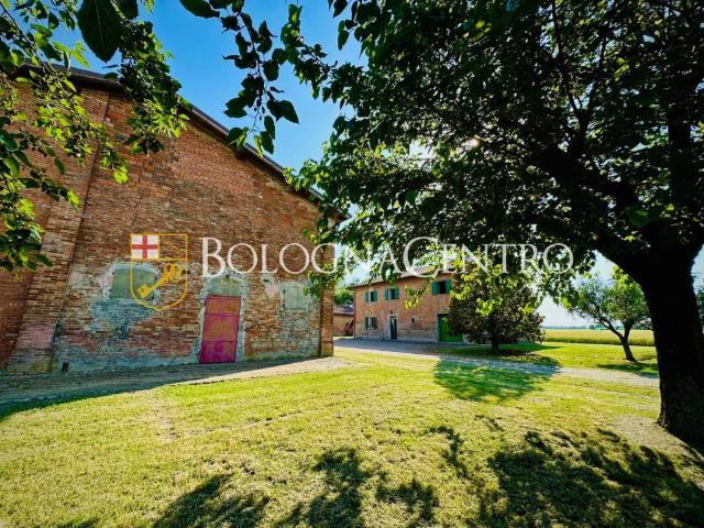Casa indipendente in vendita a Castel San Pietro Terme BO