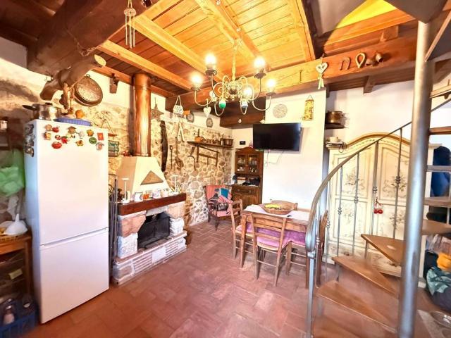 Casa indipendente in vendita a Castel Sant'Angelo RI