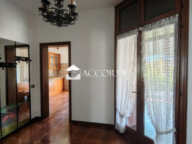 CASA INDIPENDENTE in VENDITA a CASTELCUCCO di 7 vani