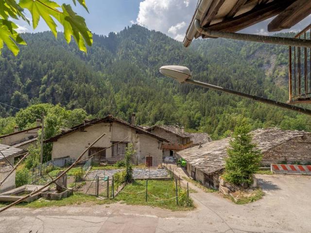 Casa indipendente in vendita a Casteldelfino CN