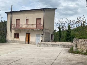 Casa indipendente in vendita a Castelfranci AV