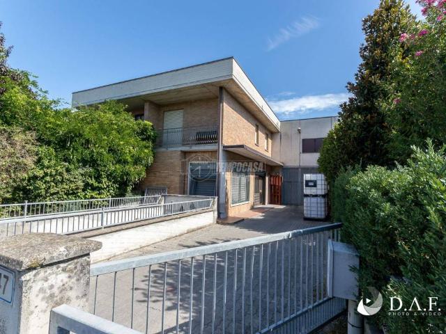 Casa indipendente in vendita a Castelfranco Emilia MO