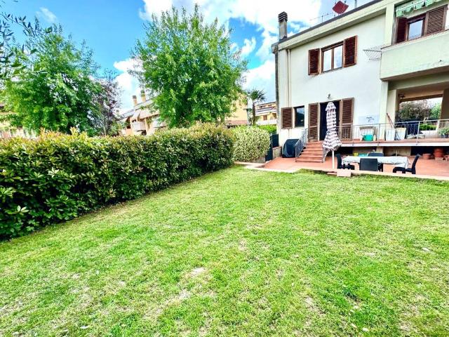 Casa indipendente in vendita a Castelfranco Piandisco AR