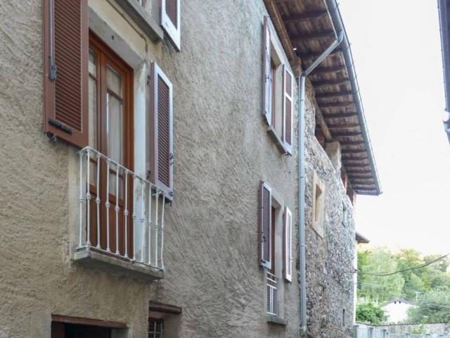 Casa indipendente in vendita a Castello Cabiaglio VA