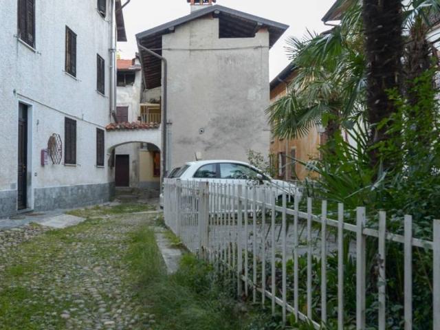 Casa indipendente in vendita a Castello Cabiaglio VA