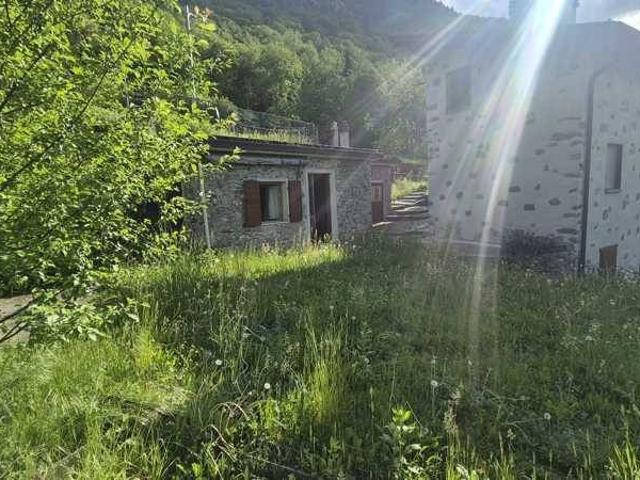 Casa indipendente in vendita a Castello dell'Acqua SO