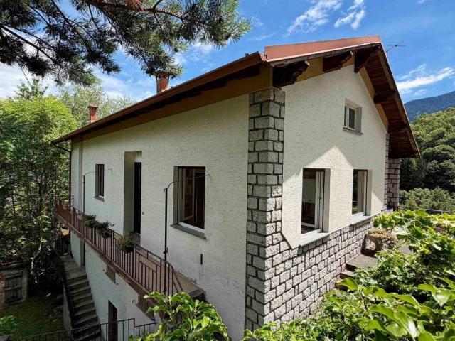 Villa in vendita a Castello dell'Acqua SO