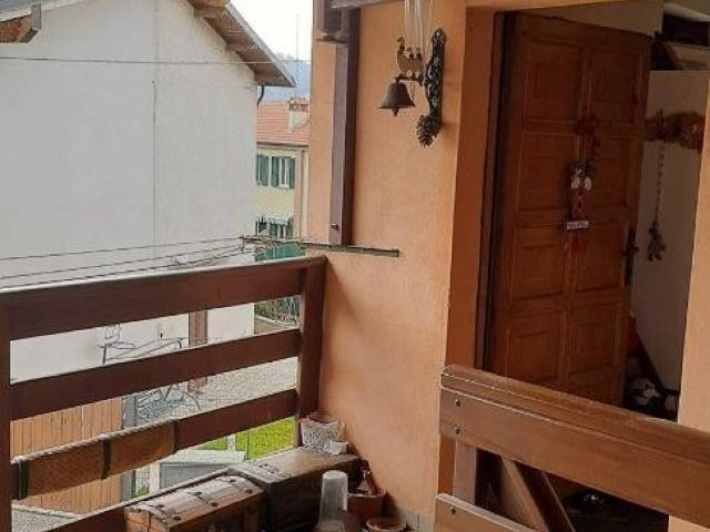 Casa indipendente in vendita a Castello di Brianza LC