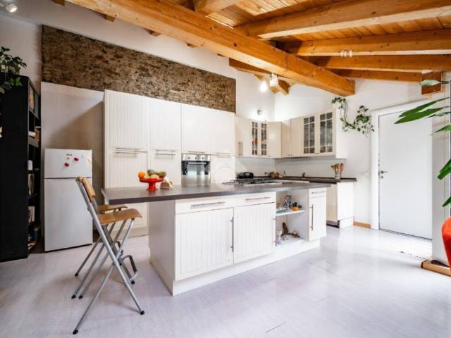 Casa indipendente in vendita a Castello di Brianza LC
