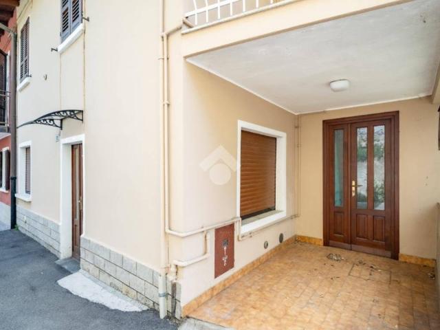 Casa indipendente in vendita a Castello di Brianza LC