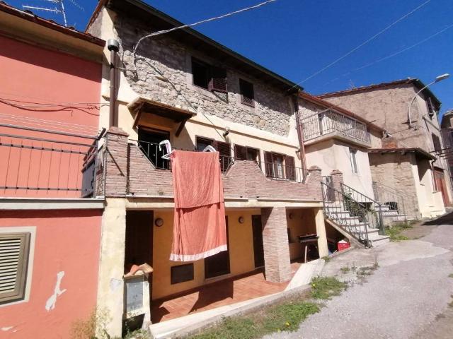 Casa indipendente in vendita a Castell'Azzara GR