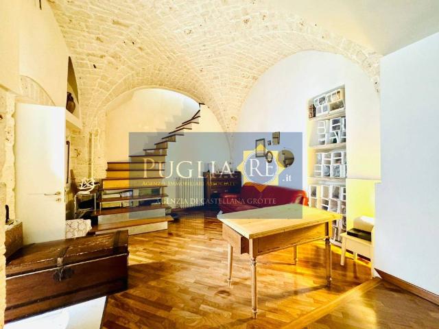 Casa indipendente in vendita a Castellana Grotte BA