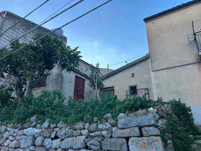 Casa indipendente in vendita a Castellana Sicula PA