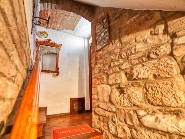 Casa indipendente in vendita a Castell'Arquato PC