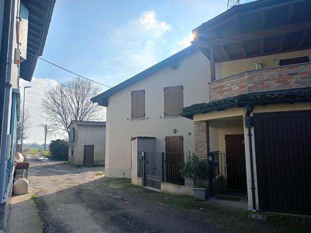 Casa indipendente in vendita a Castelleone CR
