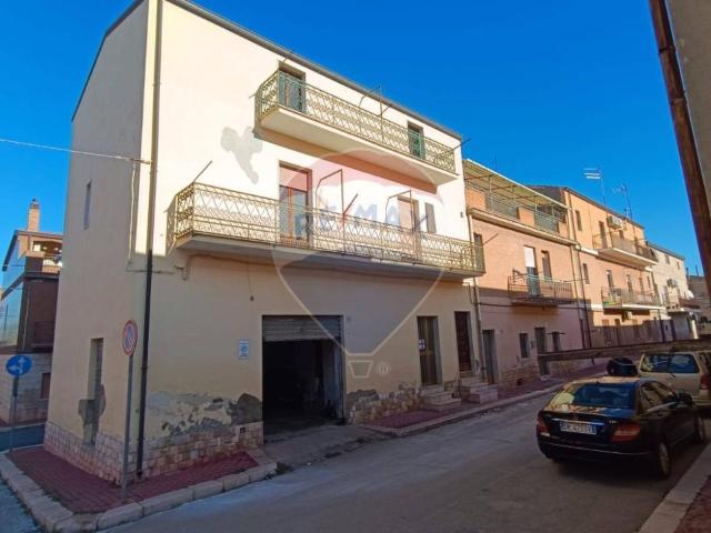 Casa indipendente in vendita a Castelluccio Dei Sauri