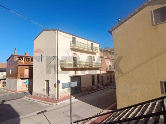 Casa indipendente in vendita a Castelluccio dei Sauri FG