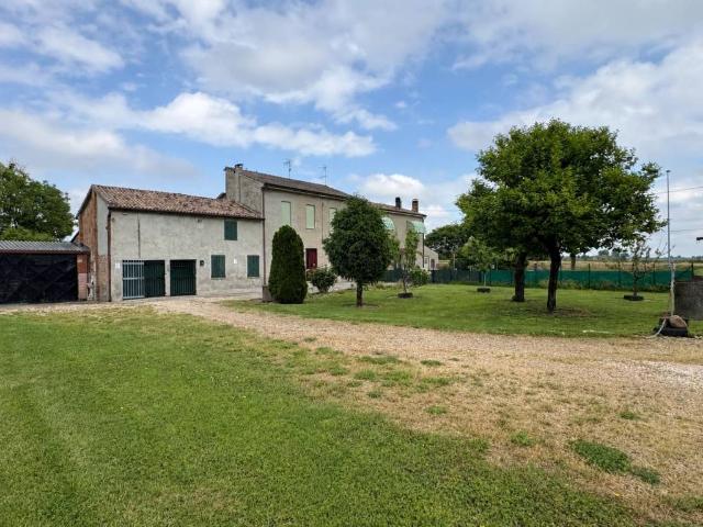 Casa indipendente in vendita a Castelnovo Bariano RO