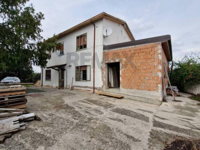 Casa indipendente in vendita a Castelnovo Bariano RO