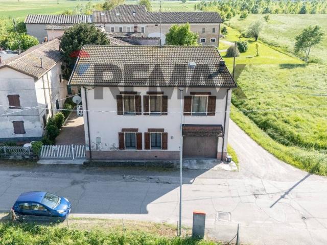 Casa indipendente in vendita a Castelnovo di Sotto RE