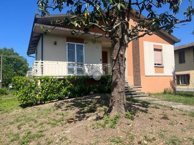 Casa indipendente in vendita a Castelnovo di Sotto RE