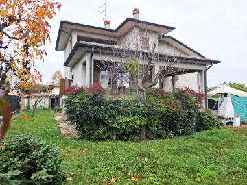 Casa indipendente in vendita a Castelnuovo Bocca d'Adda LO