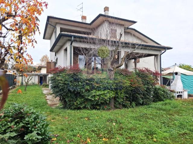 Casa indipendente in vendita a Castelnuovo Bocca d'Adda LO