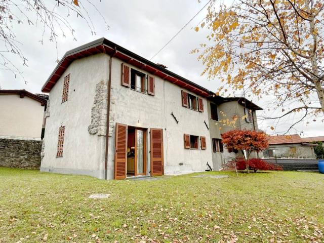 Casa indipendente in vendita a Castelnuovo di Garfagnana LU