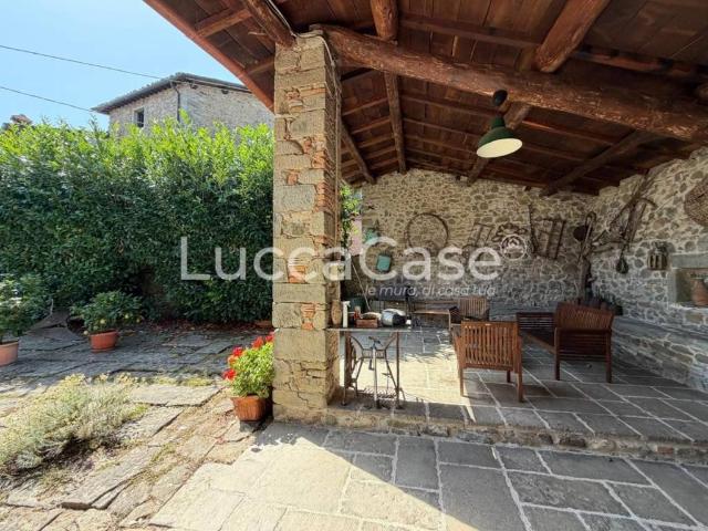 Casa indipendente in vendita a Castelnuovo di Garfagnana LU