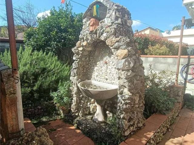 Casa indipendente in vendita a Castelnuovo Magra SP