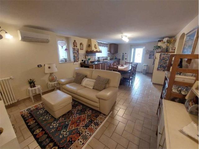 Casa indipendente in vendita a Castelnuovo Magra SP