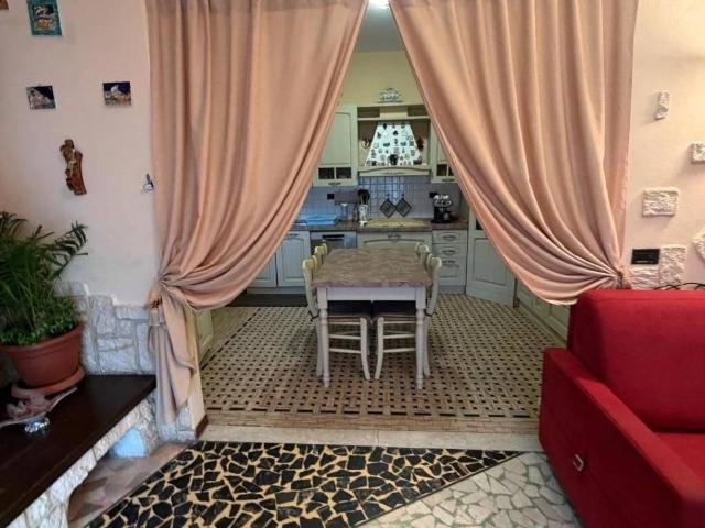 Casa indipendente in vendita a Castelnuovo Magra SP