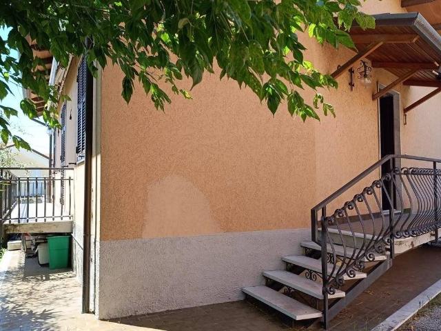 Casa indipendente in vendita a Castelnuovo Magra SP