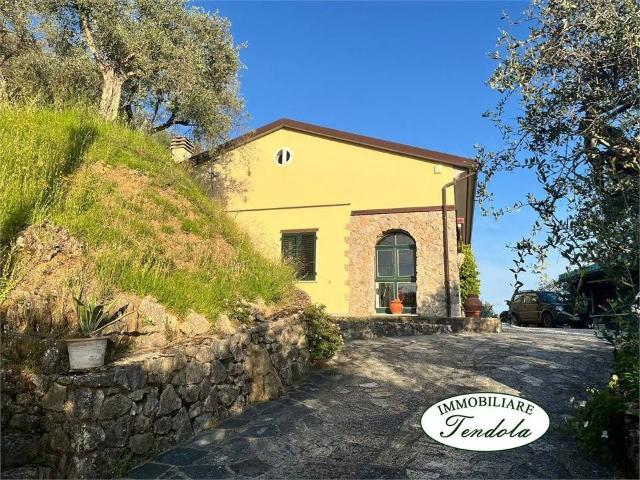 Casa indipendente in vendita a Castelnuovo Magra SP