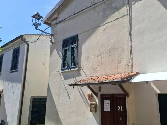 Casa indipendente in vendita a Castelnuovo Magra SP