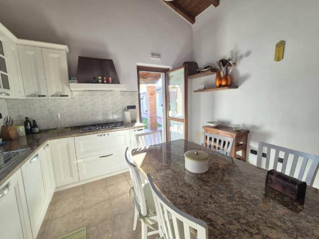 Casa indipendente in vendita a Castelnuovo Magra SP