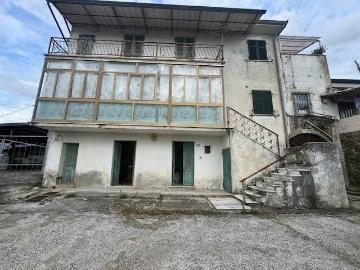 Casa indipendente in vendita a Castelnuovo Magra SP