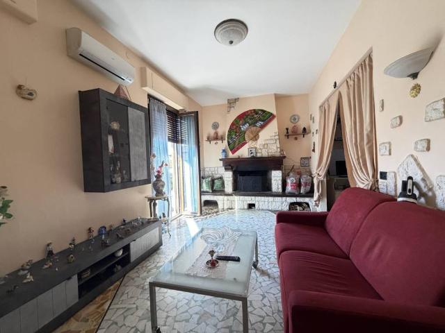 Casa indipendente in vendita a Castelnuovo Magra SP