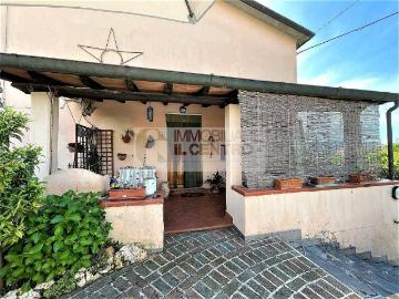 Casa indipendente in vendita a Castelnuovo Magra SP
