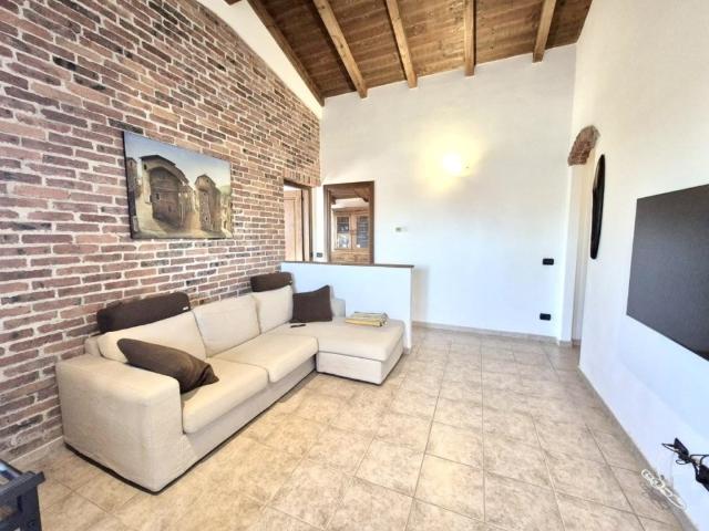 Casa indipendente in vendita a Castelnuovo Magra via Aldo Moro, 11 1