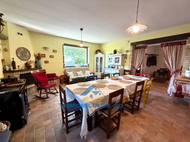 Casa indipendente in vendita a Castelnuovo Vomano, Castellalto